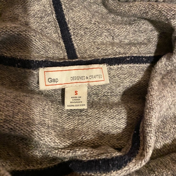 Women’s size small gap hooded sweater gray with black details. - Picture 3 of 6